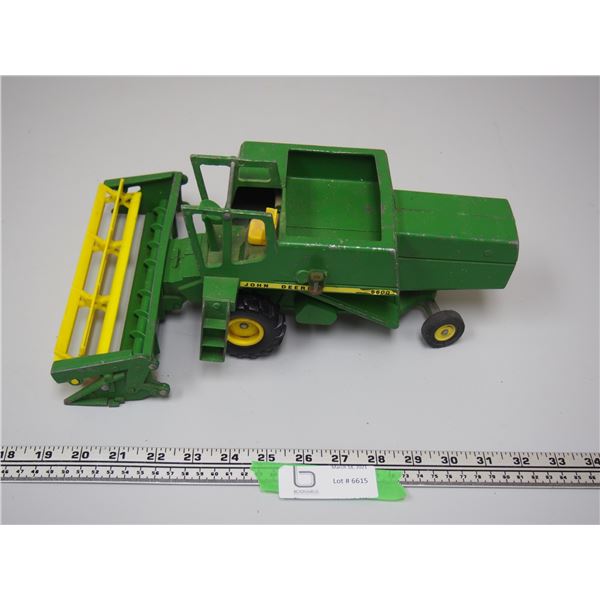 John Deere 6600 Combine (No Auger) 13" L