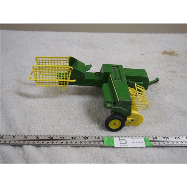ERTL John Deere Sanora Baler