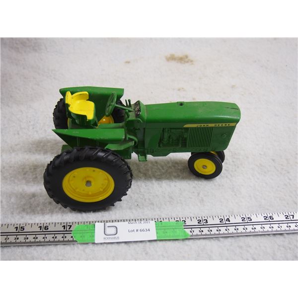 John Deere Metal Tractor (Missing Muffler)