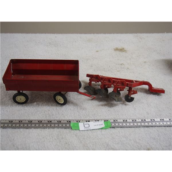 ERTL Toy Plow and Trailer (Plow 2 Discs Broken)