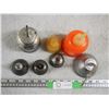 Image 2 : 7 Small Oil Cans (2 Plastic)