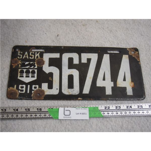 1919 Sask Porcelain License Plate