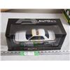 Image 2 : RARE Auto Art Police Division Ford Crown Victoria Police Interceptor Model 1/18 N.I.B