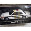 Image 3 : RARE Auto Art Police Division Ford Crown Victoria Police Interceptor Model 1/18 N.I.B