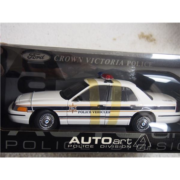 RARE Auto Art Police Division Ford Crown Victoria Police