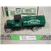 Image 3 : Quaker State 1931 Hawkeye Tanker Bank 1/34 Scale WITH KEY and Box