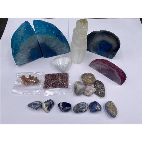 BIG BRAZILIAN AGATES, SELENITE, SODALITE, LEPIDOLITE, ARAGONITE AND TOURMALINE (250CT)