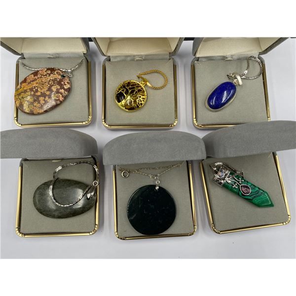 6 PENDANTS IN BOXES; JASPER, SERAPHINITE, LAPIS LAZULI, MOSS AGATE, MALACHITE WITH AMETHYST AND