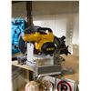 Image 2 : DEWALT 10" COMPOUND MITER SAW DW713