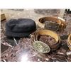 Image 2 : 4 WESTERN STYLE BELTS WITH BUCKLES & CANADIAN HAT