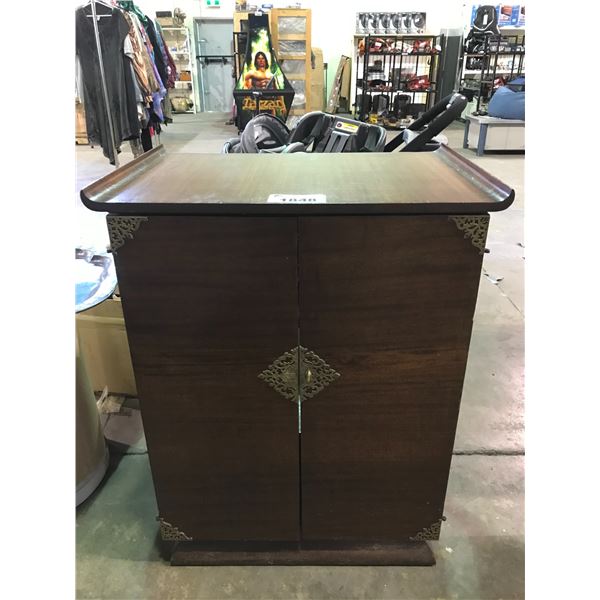 VINTAGE CABINET APPROX. 29" X 20" X 35.5"