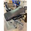 Image 2 : ROLLING OFFICE CHAIR IN NEED OF REPAIR