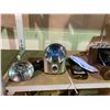 Image 2 : ASSORTED VINTAGE CAMERAS & ACCESSORIES