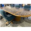 Image 2 : LARGE OFFICE DESK APPROX. 117â€ X 51â€ WITH 5 ROLLING CHAIRS