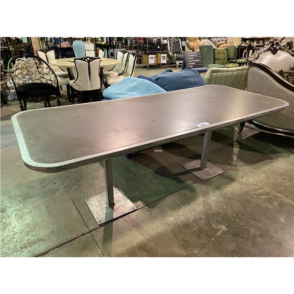 TABLE APPROX. 36-66"