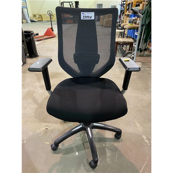 ROLLING OFFICE CHAIR