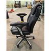 Image 2 : ROLLING OFFICE CHAIR