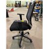 Image 2 : ROLLING OFFICE CHAIR