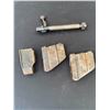 Image 1 : 3 MAGAZINES AND BOLT