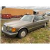 Image 2 : 1987 MERCEDES 560 SEL *WITH CONTENTS*, BROWN, 4DRSD, *MUST TOW, NOT ROADWORTHY, DEAD BATTERY*