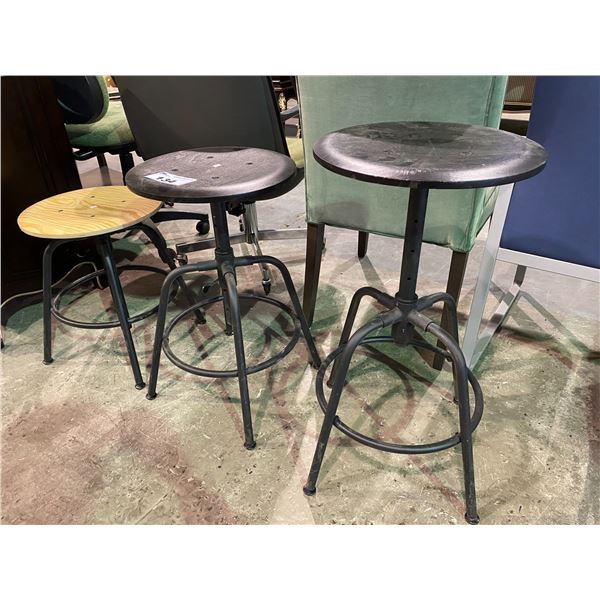 3 ADJUSTABLE STOOLS