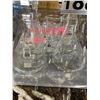 Image 2 : 10 ASSORTED SMALL GLASS LABORATORY BEAKERS & CYLINDERS.