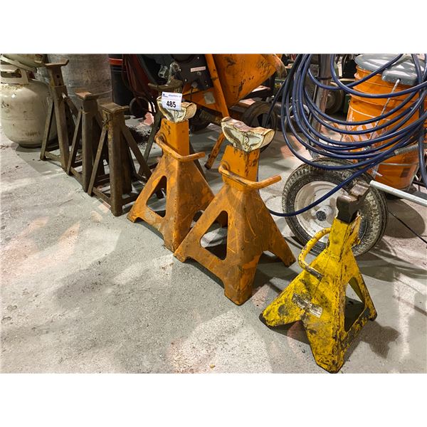 3 JACKS & 4 ADJUSTABLE STANDS