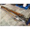 Image 1 : 7 ADJUSTABLE JACKS & TUBE OF THREADED STEEL RODS