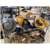 Image 1 : LARGE QUANTITY OF HARD HATS