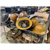 Image 2 : LARGE QUANTITY OF HARD HATS