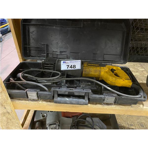 DEWALT SAWZALL WITH CARRYING CASE