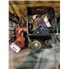 Image 2 : 3 JACKS & BIN OF ASSORTED TOOLS
