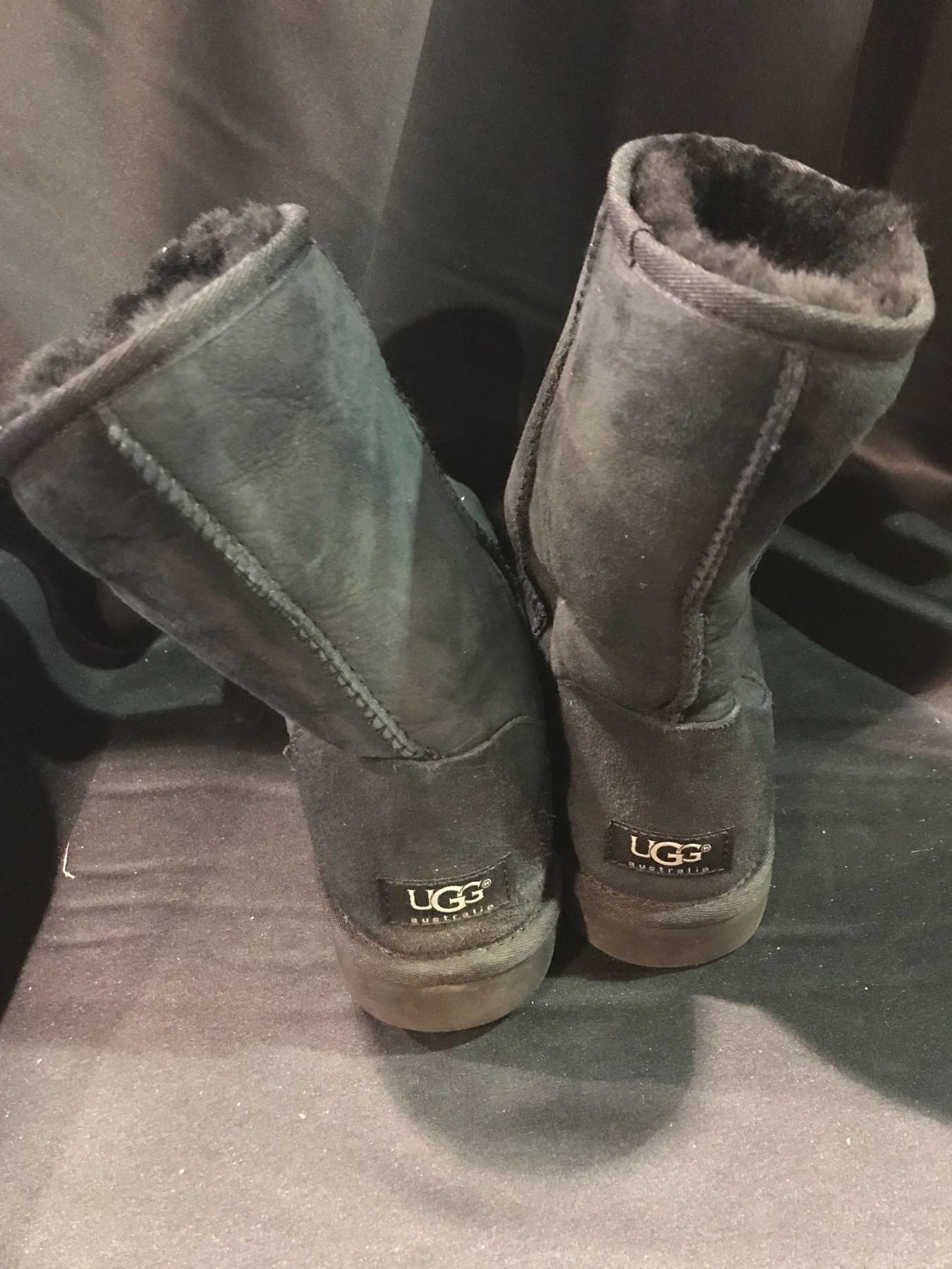 UGGS SIZE 9 - Able Auctions