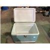Image 2 : VINTAGE COLEMAN DIAMOND TOP COOLER WITH BOTTLE OPENER