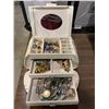 Image 2 : ASSORTED JEWELRY