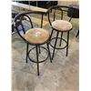 Image 1 : 2 BAR CHAIRS