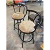 Image 2 : 2 BAR CHAIRS