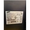 Image 2 : SAMSUNG 40" TV WITH CORD AND STAND NO REMOTE UN40D5500RFXZC