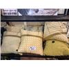 Image 2 : ASSORTED PILLOWS