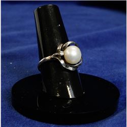 STERLING SILVER RING WITH LARGE PEARL SIZE 7