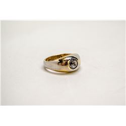 GOLD TONE LARGE RING WITH CLEAR STONE SIZE 10