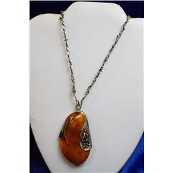 SILVER TONE NECKLACE WITH LARGE AMBER LIKE