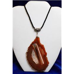 LARGE QUARTZ AGATE PENDANT ON NECKLACE