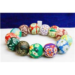 HAND PAINTED CLAY BEADED BRACELET 7.5"