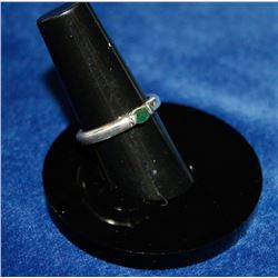 925 SILVER AND EMERALD RING SIZE 6.75