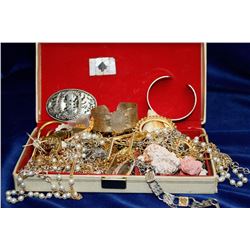 JEWELLERY BOX FULL OF SCRAP AND COSTUME JEWELLERY