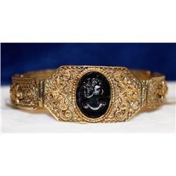 VINTAGE GOLD TONED CAMEO BRACELET