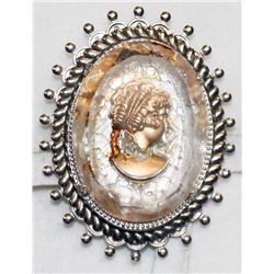 VINTAGE CAMEO STYLE BROOCH CIRCA 1950S