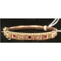 GOLD TONED BRACELET WITH STONES