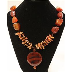 ORNATE POLISHED STONE 20" NECKLACE WITH PENDANT